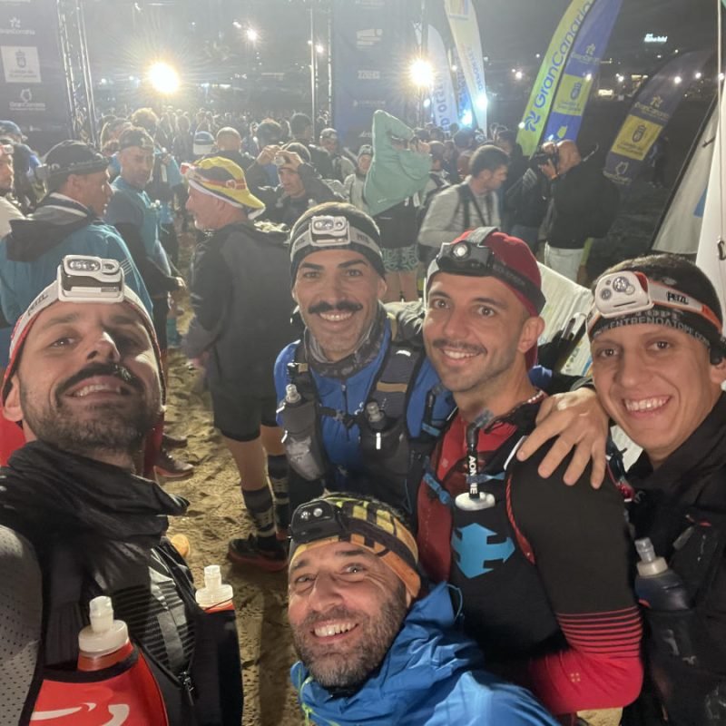 Foto desde la salida de la Transgrancanaria 2023 con Ricardo, Javi, Cesar y Agoney
